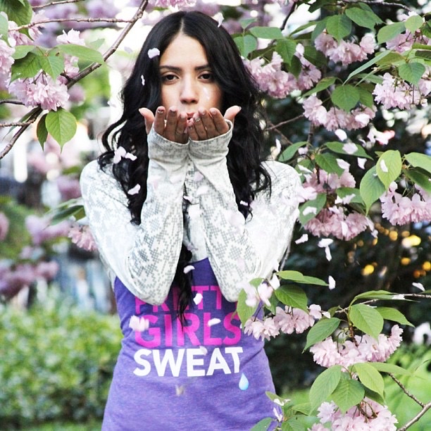 sweatmakescents's tweet photo. Having a soft heart in a cruel world takes courage, not weakness.⁠
💧⁠
#sweatmakescents #prettygirlssweat https://t.co/zkHYFG1knb