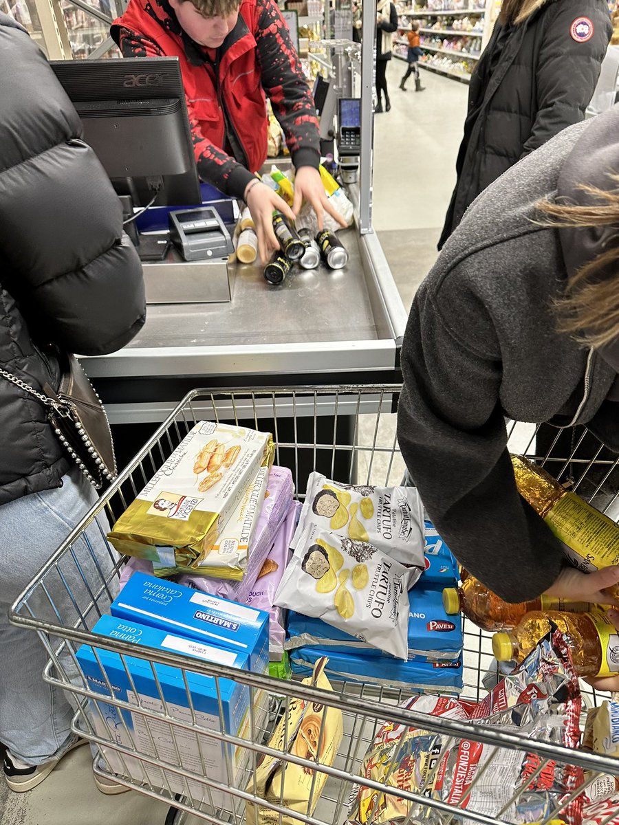 VitaleToni's tweet photo. #supermercato #grandemercato #Andronaco #sicilia #Italia #italiaingermania 🇮🇹🇩🇪#hamburg #altona #food #Foodie https://t.co/scUs0z1YoD