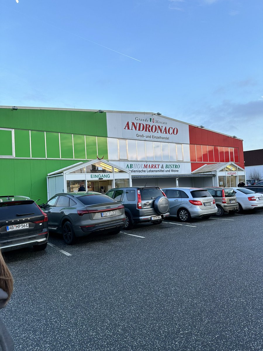 VitaleToni's tweet photo. #supermercato #grandemercato #Andronaco #sicilia #Italia #italiaingermania 🇮🇹🇩🇪#hamburg #altona #food #Foodie https://t.co/scUs0z1YoD