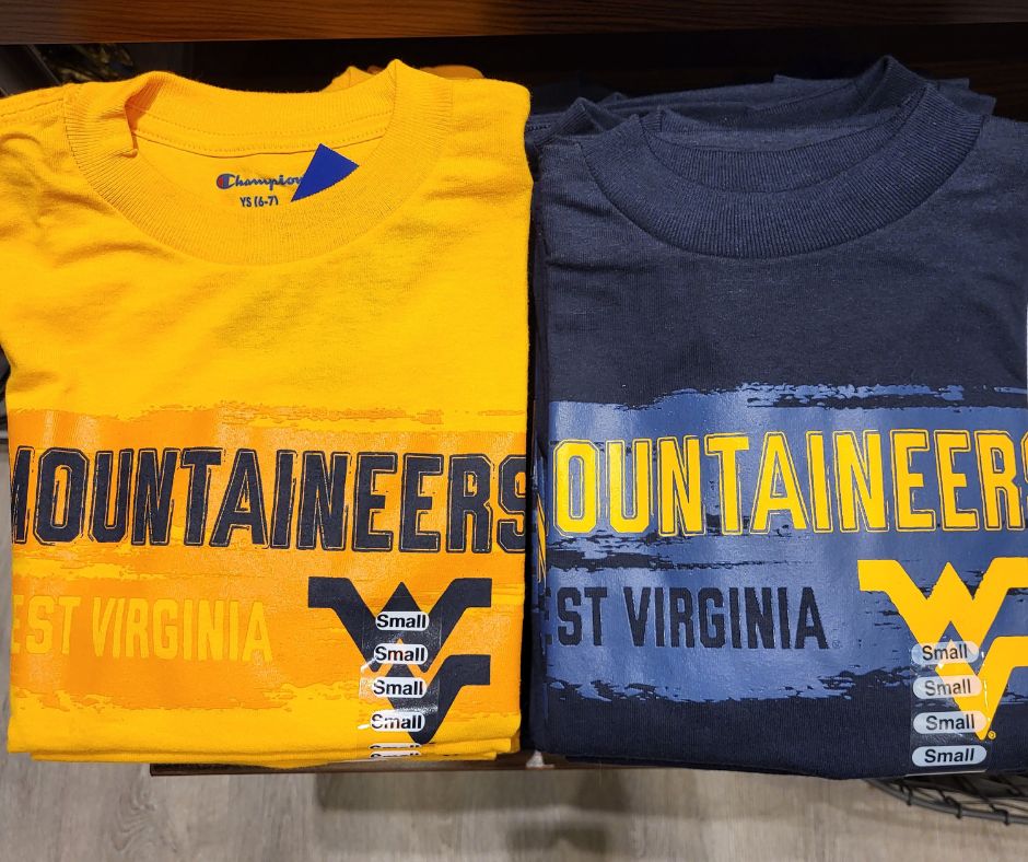 AlumniHallWVU's tweet photo. Headed to the GAME?! Get your color here- LET'S GO WVU!!
#AlumniHall #GOWVU
https://t.co/0bYa4aC3CL https://t.co/3vSshbMWHg