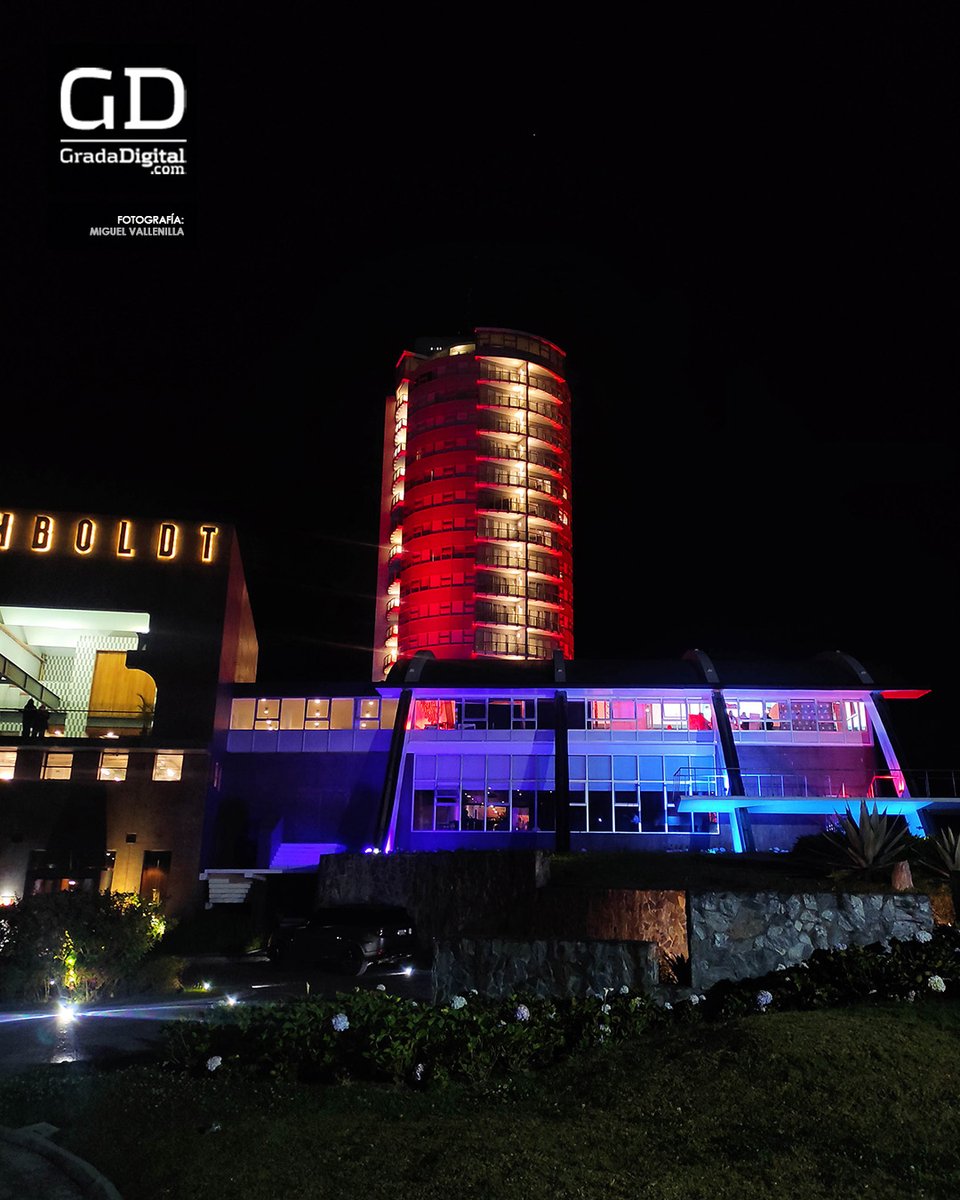 GradaDigital's tweet photo. 🇾🇪 Luego de 67 años de historia del Hotel Humboldt, la icónica arquitectura rindió homenaje al @Caracas_FC  encendiendo toda su iluminación en color Rojo, tradicional del equipo 12 veces campeón de Venezuela.

¿Qué te ha parecido este detalle? https://t.co/SWx3RF2n6r