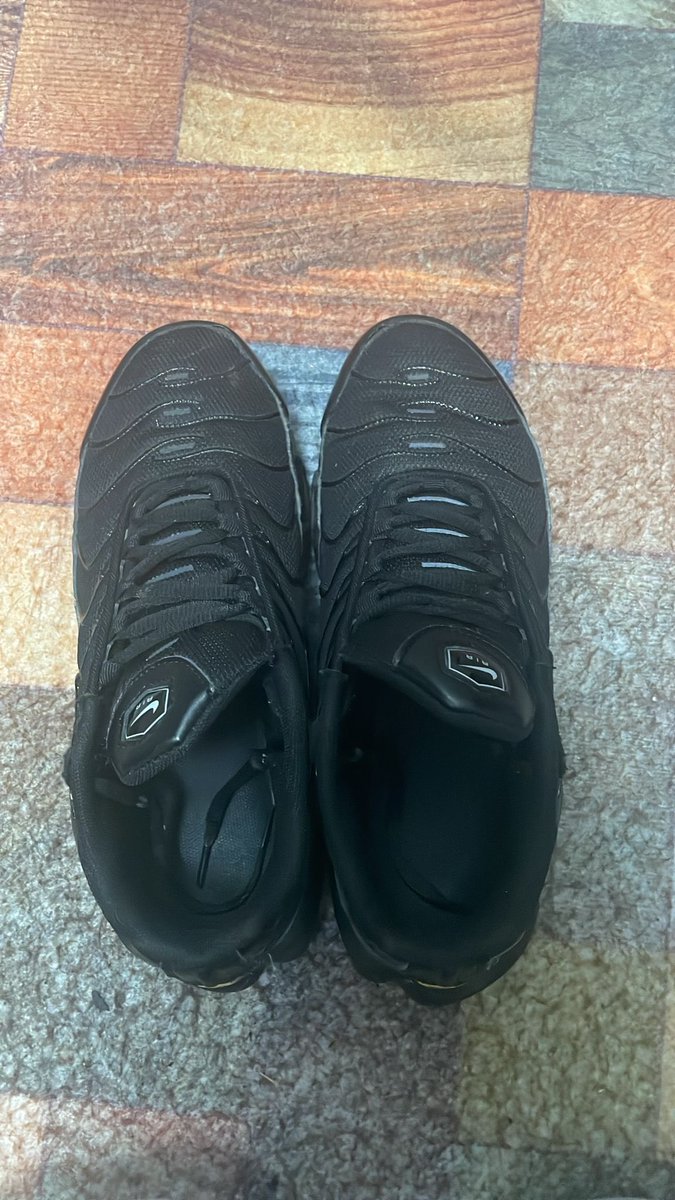 welcher geldschwein möchte in mein schuh riechen und meine sohlen sauber lecken traut euch doch ran ihr opfer👍👅🤢 
#paypig #zahlsklave #findom #loser