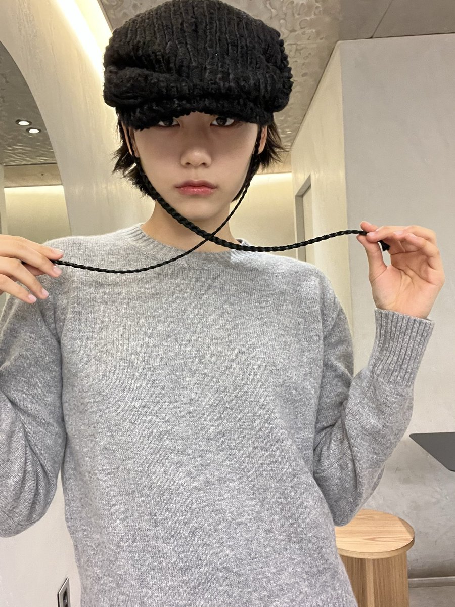 luaarchive's tweet photo. SHES ALIVE I MISSED HER SO MUCH
#Hourlylua #루아 #김수경 #WekiMeki https://t.co/a7Lt6ditLj