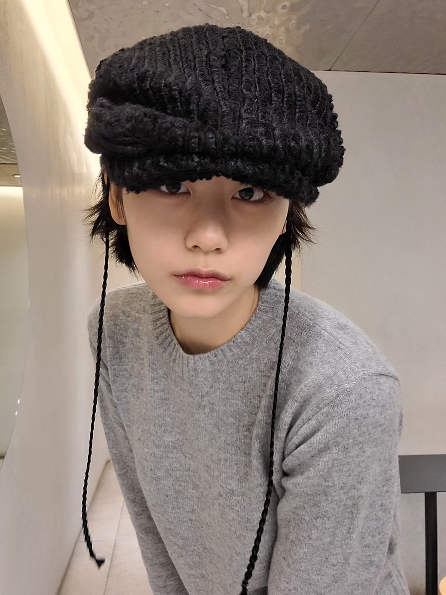 luaarchive's tweet photo. SHES ALIVE I MISSED HER SO MUCH
#Hourlylua #루아 #김수경 #WekiMeki https://t.co/a7Lt6ditLj