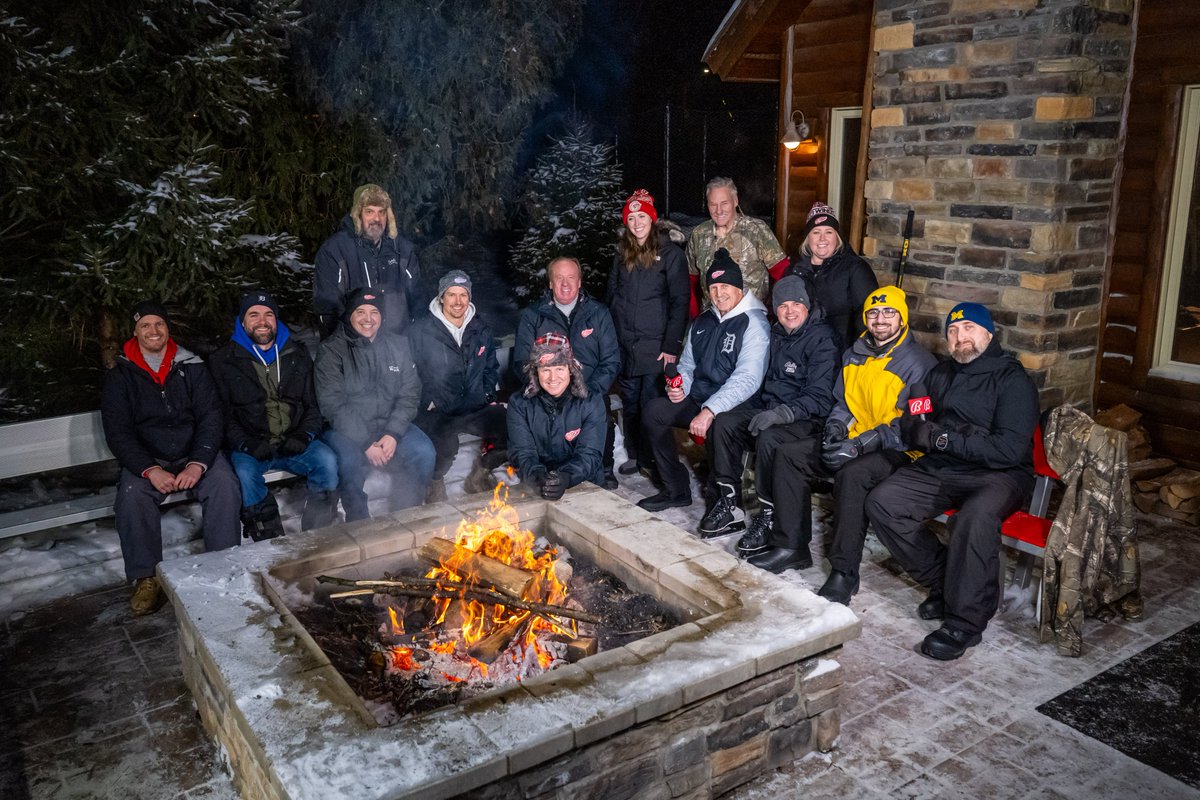 Last night at Ozzy’s Hockey Shack was one for the books! 📸

#DETHomeIce | @FamilyCooling