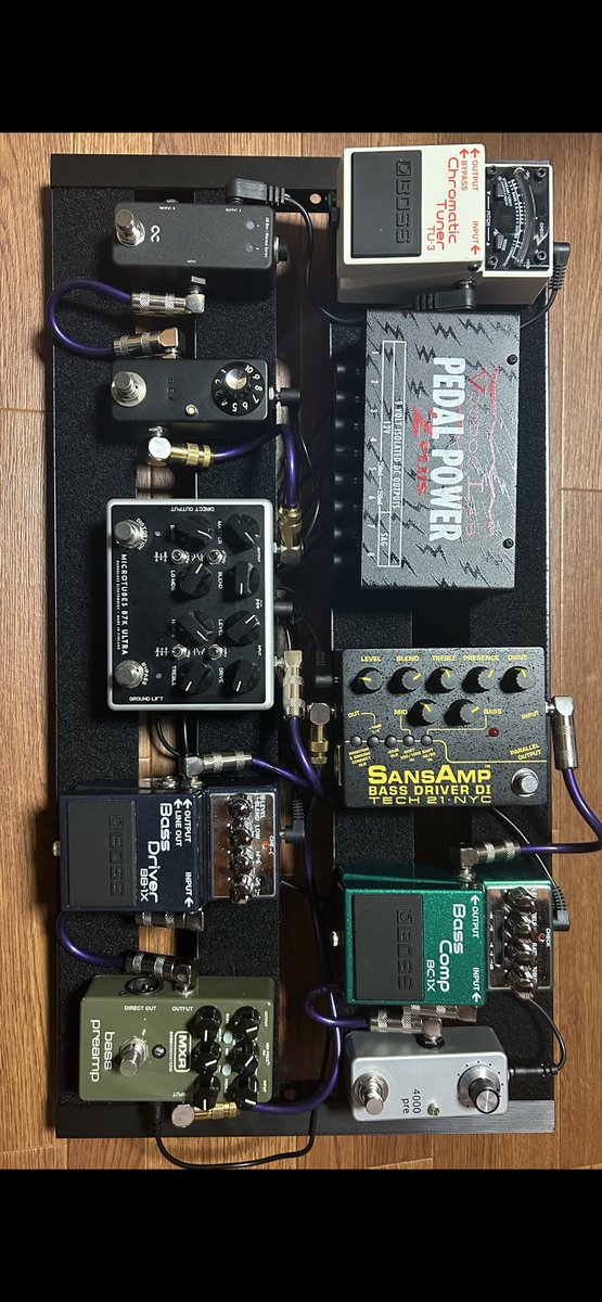 TK0256756794197's tweet photo. エフェクターボードを組み直したぞ!
ABセレクターを追加してチューナーを分岐させただけだが。
#ベース
#エフェクターボード
#4000pre
#BOSS
#sansamp
#MXR
#Darkglass
#Zahnrad
#one_control
#VooDoo_Lab https://t.co/Bi6hdEOxZT