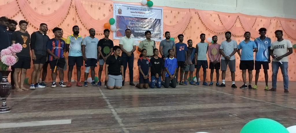 AndamanPolice's tweet photo. Diglipur's youth showcased exceptional sportsmanship at the SP Cup Badminton tournament during the 72nd #PoliceRaisingWeek2024! Enthusiastic participation from across the region, especially the vibrant youth, made it a memorable event. https://t.co/Lz4cWauAsD