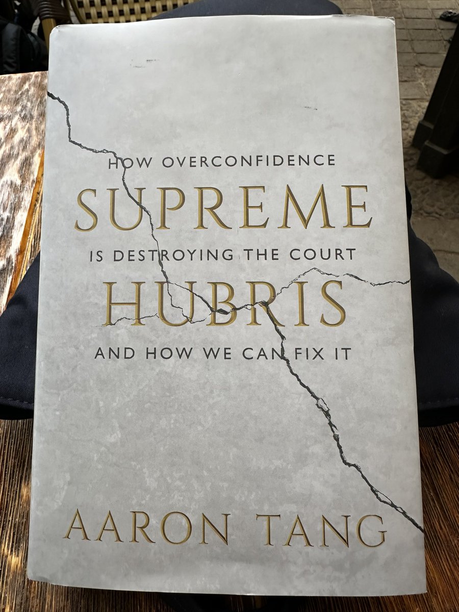 Los tribunales deben ser conscientes de sus limitaciones para resolver adecuadamente los problemas sociales. Con esta idea <a href="/AaronTangLaw/">Aaron Tang</a> analiza críticamente a la #SCOTUS y propone un criterio (the last harm principle) para resolver los casos difíciles. Con el sello de <a href="/yalepress/">Yale University Press</a>