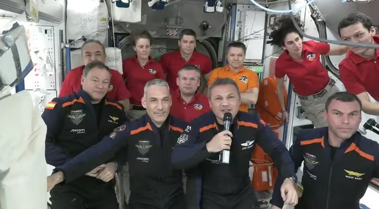 orbitinside's tweet photo. First Turkish astronaut in space: Alper Gezeravcı arrives at ISS

👉 https://t.co/meLiIxmES8

#Ax3 #spacemission #iss https://t.co/PlxNShU1UR