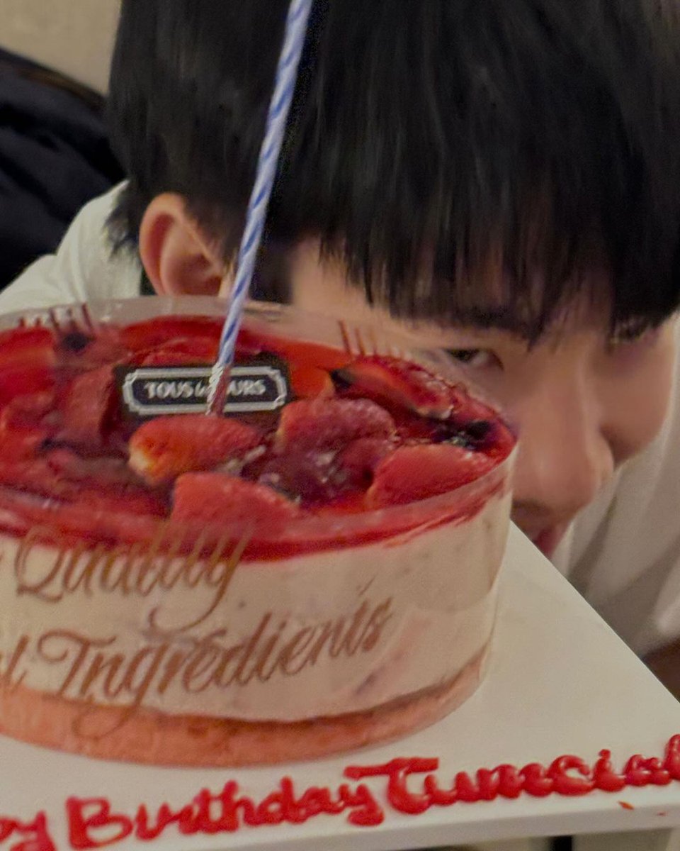 forjumpols's tweet photo. [OFF JUMPOL BIRTHDAY GREETING]
💌From: gun_atthaphan 

HBD🎂👀🫰🏻💖

#HappyBestDayTumcial2024 
#ออฟจุมพล #OffJumpol https://t.co/4SWRdbleZO