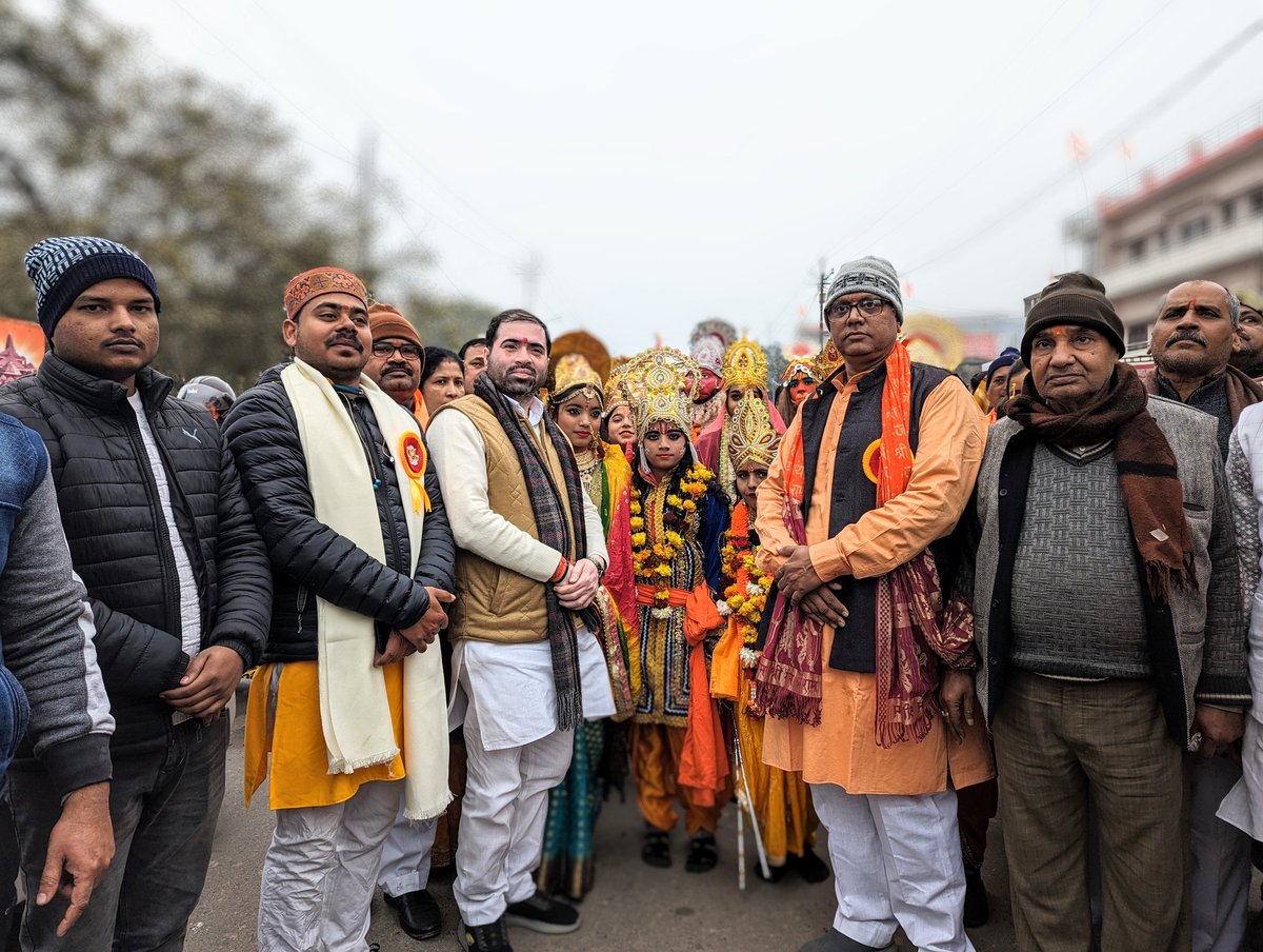 Aditya955936's tweet photo. "प्रभु श्री राम जन्मभूमि प्राण प्रतिष्ठा महोत्सव के शुभ अवसर पर सरस्वती शिशु एवं विद्या मंदिर के छात्र छात्राओं द्वारा प्रभु श्री राम के स्वरूप की विभिन्न झांकियों के साथ भव्य शोभायात्रा कार्यक्रम आयोजित किया गया।।"
जिसमे मुख्य रूप से राज्यमंत्री @SatishSharmaBBK जी उपस्थित रहे https://t.co/4BCzTFkbTD