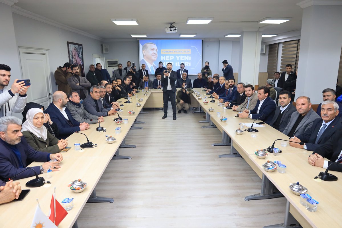 İlk günkü aşkla ve heyecanla #HazırızKararlıyız.

Şanlıurfa Büyükşehir B. Başkan Adayımız <a href="/zabeyazgul/">Zeynel Abidin BEYAZGÜL</a>, MKYK Üyemiz <a href="/Malikurt14/">Mehmet Ali KURT</a>, İlçe Başkanımız <a href="/saitagann/">Sait AĞAN</a> ile birlikte İl Başkanlığımızda İl Başkanımız <a href="/adelioglu63/">Ali ihsan Delioğlu</a>, teşkilatımız ve belediye başkanlarımızla ile bir araya geldi.