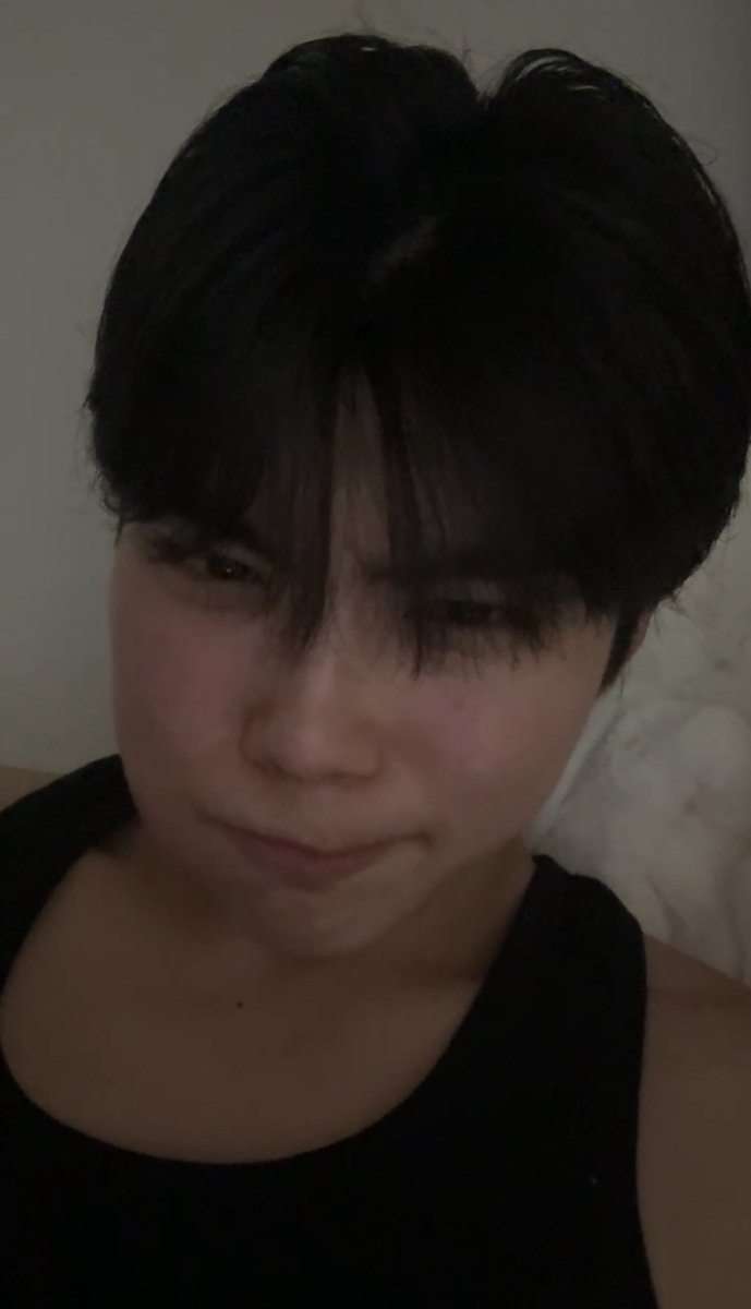 gunwookiebb's tweet photo. the cutest 4 cut of gunwook’s mochi cheeks in today’s live 🤍 https://t.co/dsKJC5aoIx