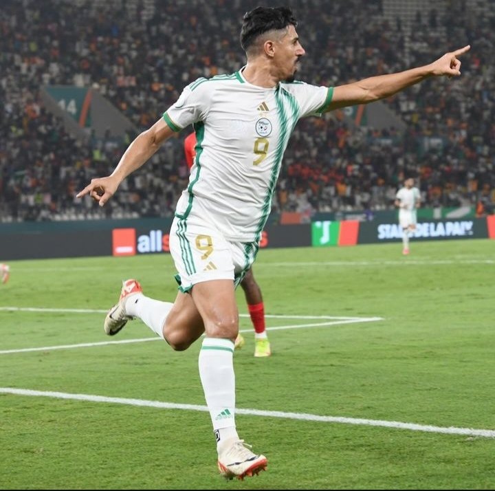 Aujourd'hui, il nous a sauvés avec son doublé ! Mais aussi, il vient de dépasser le nombre de buts de Lakhdar Belloumi en sélection. Il devient le deuxième meilleur buteur de l'histoire d'Algérie 🇩🇿 à la CAN METTEZ DU RESPECT SUR CE NOM : BAGHDAD BOUNEDJAH BB9 #TeamDZ