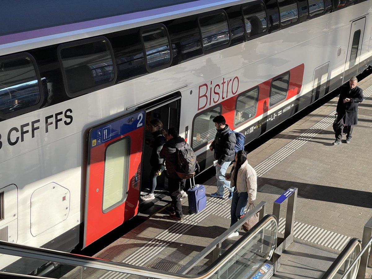 speisewagen's tweet photo. Ab Basel das Plantet mit Pilzen und Kartoffelstock für CHF 21.50 getestet. Die Portion ist für diesen Preis überschaubar. Das Co2-einsparende Essen wurde zudem sehr pragmatisch angerichtet. https://t.co/XvCx1hfP6R