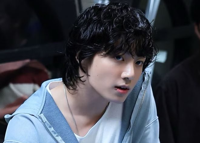 purpleinee's tweet photo. their lip piercing https://t.co/h1wnpQ3yLn