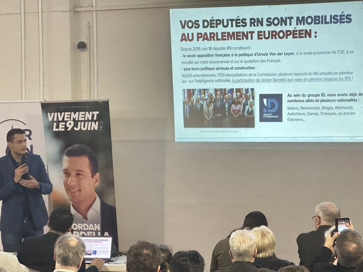 RNational77's tweet photo. #Jouarre a répondu présent à la tournée des européennes avec @Al_Nikolic ! 

Près de 200 personnes réunies, témoignant d'une belle mobilisation pour notre fédération. 

En avant vers le 9 juin ! 🇫🇷 #VivementLe9Juin https://t.co/uB5S0GT5Eu
