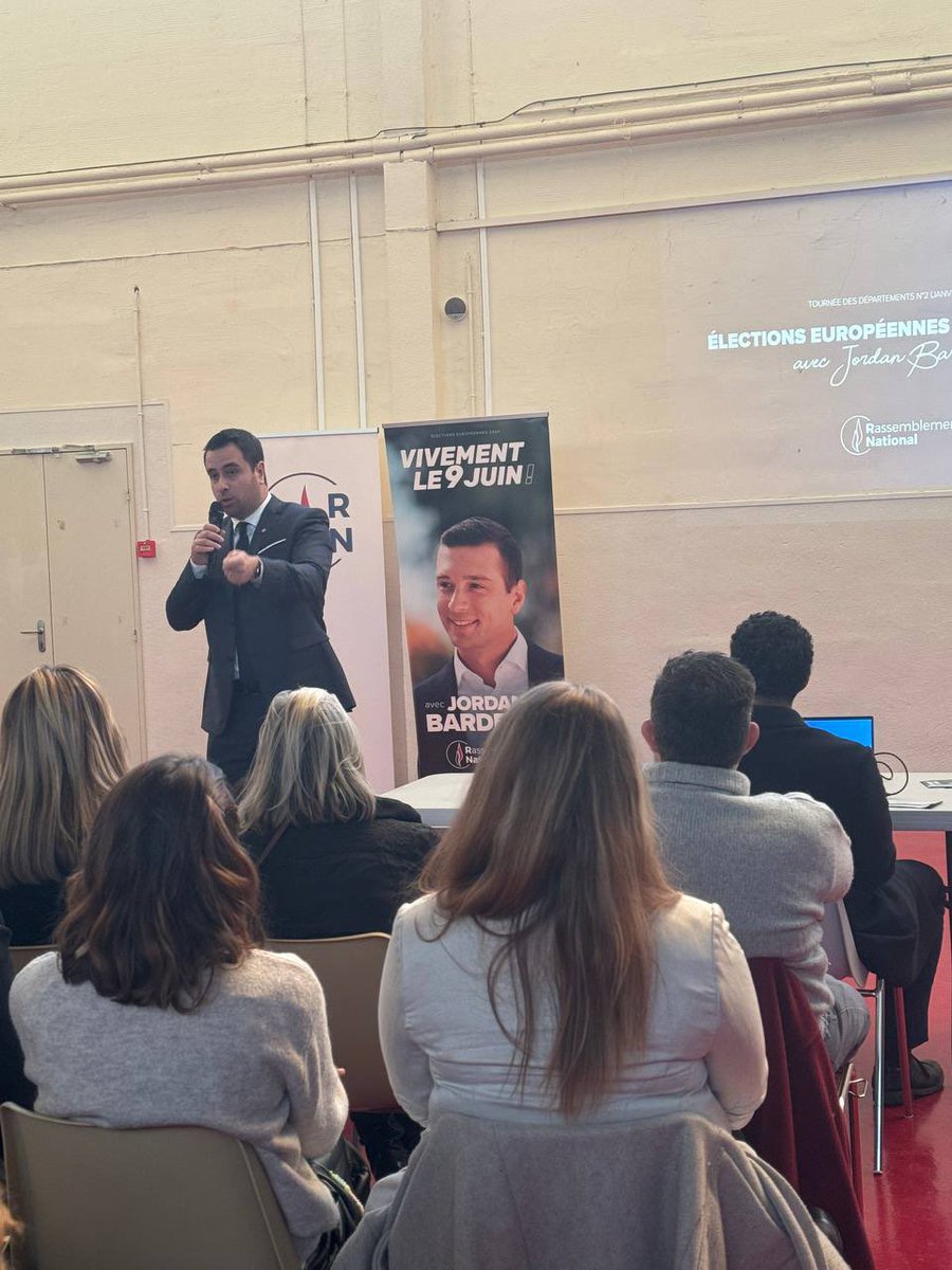 RNational77's tweet photo. #Jouarre a répondu présent à la tournée des européennes avec @Al_Nikolic ! 

Près de 200 personnes réunies, témoignant d'une belle mobilisation pour notre fédération. 

En avant vers le 9 juin ! 🇫🇷 #VivementLe9Juin https://t.co/uB5S0GT5Eu