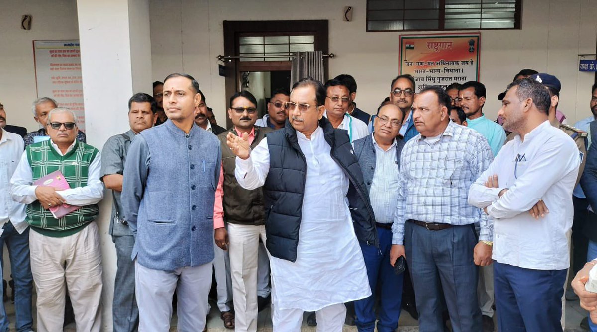 KrVijayShah's tweet photo. हरसूद विधानसभा में महामहिम राज्यपाल माननीय श्री मंगूभाई पटेल जी की गरिमामयी उपस्थिति में आयोजित होने जा रहे विकसित भारत संकल्प यात्रा कार्यक्रम हेतु आज ग्राम जामनी गुर्जर पहुंचकर समीक्षा बैठक ली एवं तैयारियों का जायजा लिया।
#Harsud #BJP #GovernorOfMP https://t.co/4CsbDGbA8R