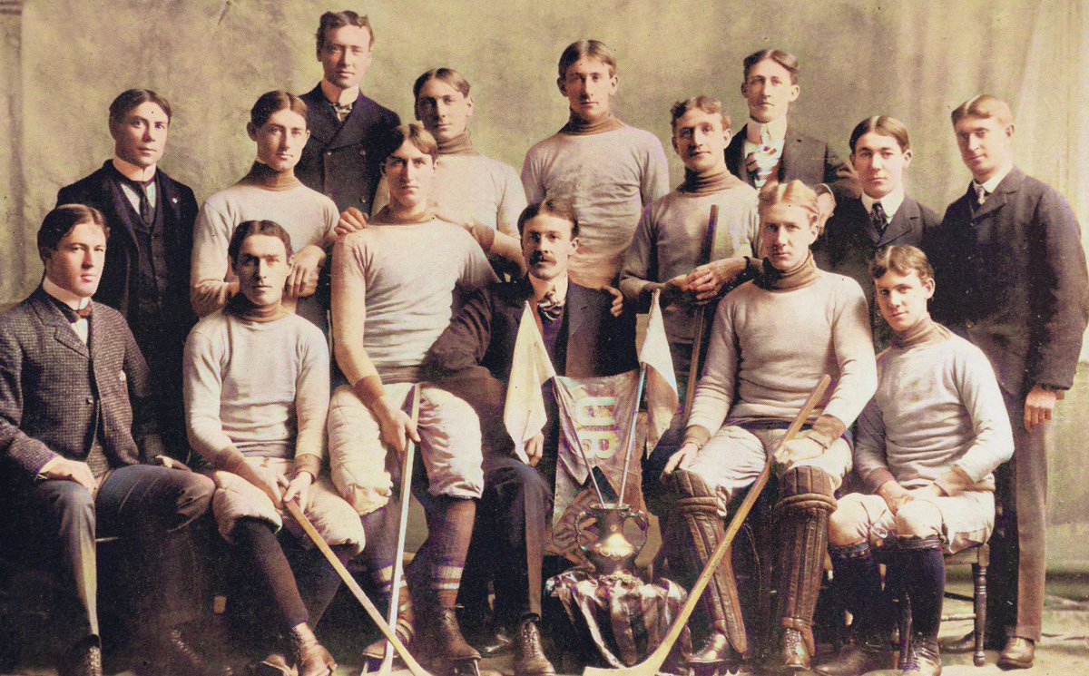 The 1899-1900 #UBuffalo hockey team, champions of the newly formed city of #Buffalo league called the Buffalo Hockey Association. 🏒🏆🦬 Games were played at the Broadway and Caledonia rinks. ➡️ library.buffalo.edu/ub-sports/mens…