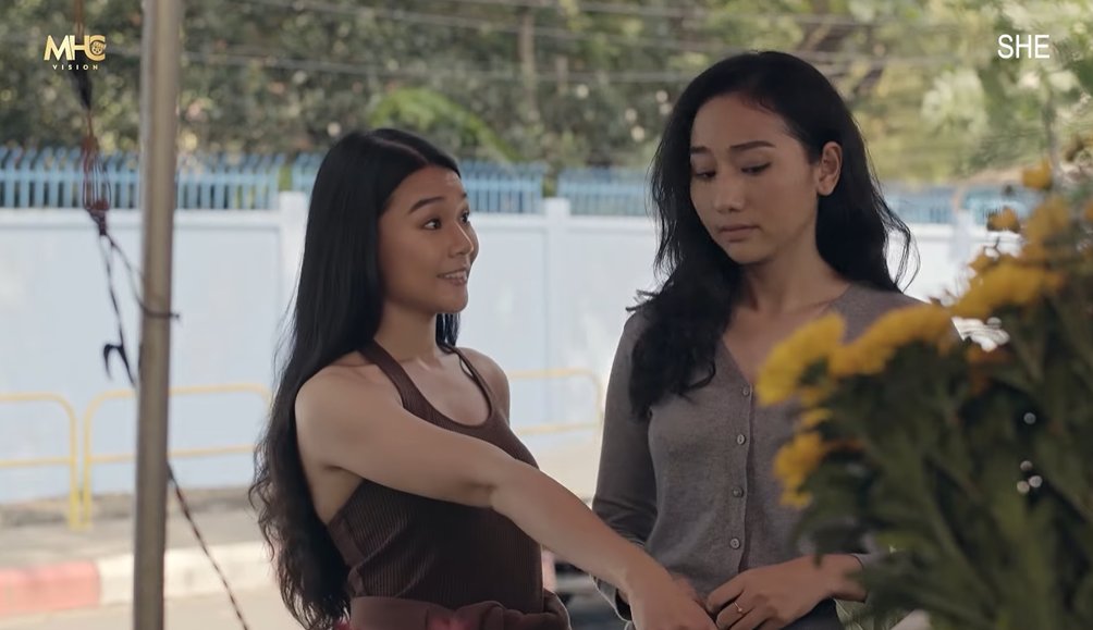 hubgirlslove's tweet photo. ✅️ Mini-serie finalizada!
TW: violência sexual
A produção Myanmar "She" (#sheglseries) é focada no romance entre uma vítima de violência sexual e uma suicida
👀 ATENCÃO: A Produtora anunciou que se a série bater 500 mil views terá segunda temporada!
🌸https://t.co/O81mUJ89HE https://t.co/TugJ8PEbpa
