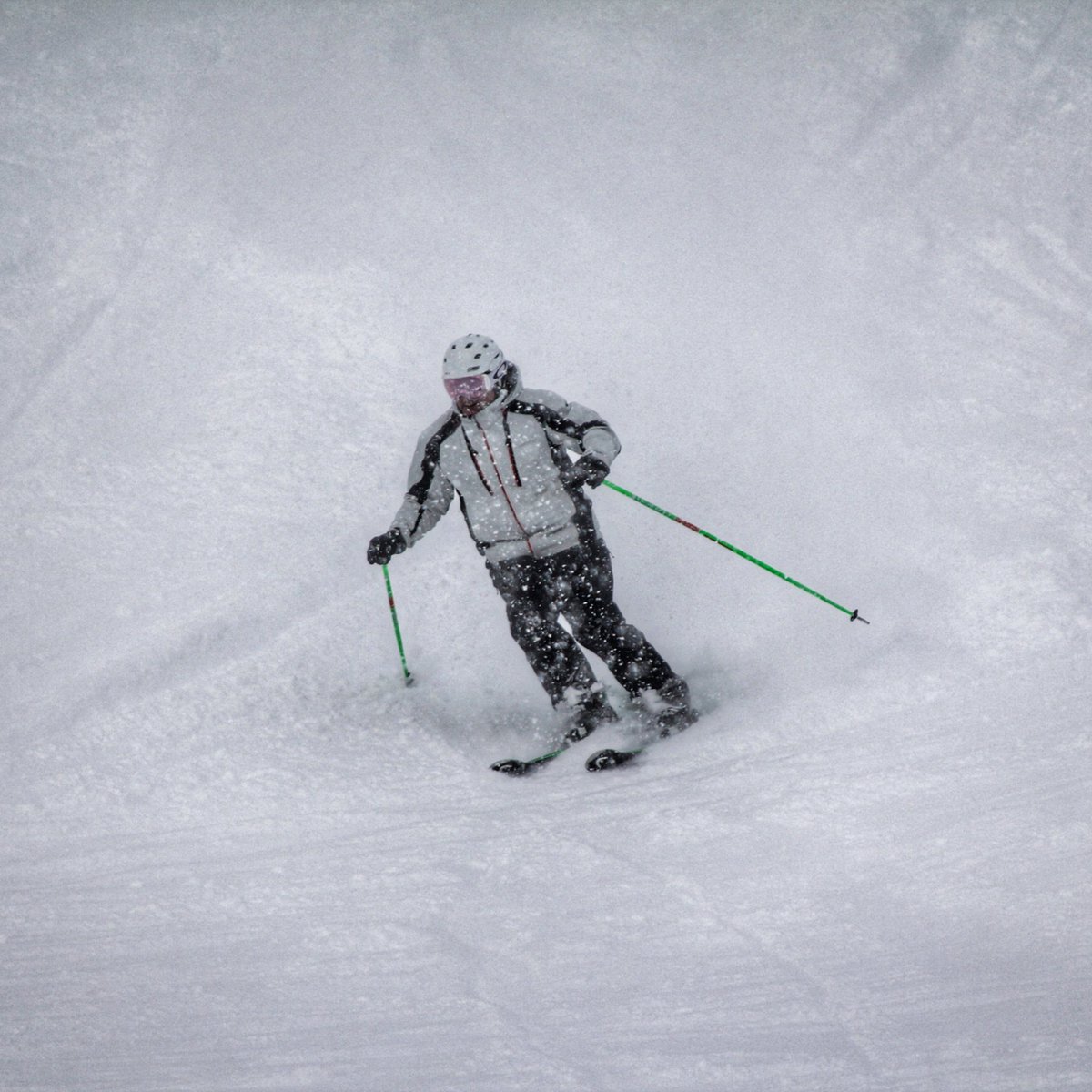 CrystalMountain's tweet photo. 🚨 POWDER ALERT 🚨- Fluffy lake effect snow is falling on the slopes today with up to 7” of snow forecasted. #crystalmountainmi https://t.co/Kdr2ICL7wR
