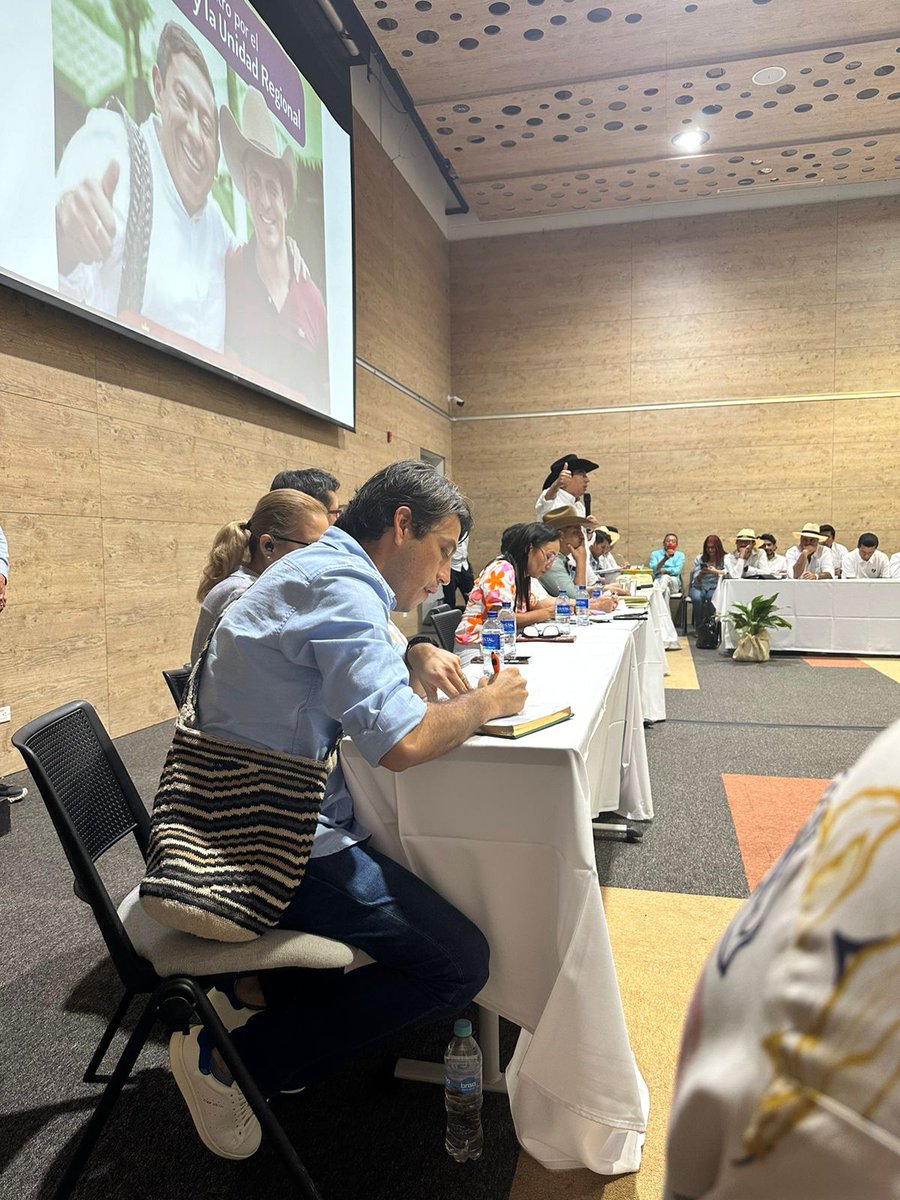 #AEstaHora | Estamos participando del Encuentro por el Desarrollo y la Unidad Regional entre las Gobernaciones de Casanare y Boyacá. 👏
