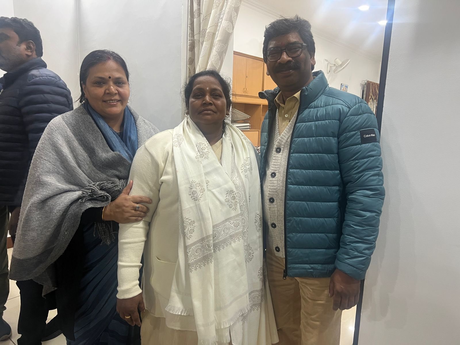 jharkhand-ed-inquiry-on-the-other-hand-hemantbhaiyasabsebadhiya-kept-trending-on-social-media-x