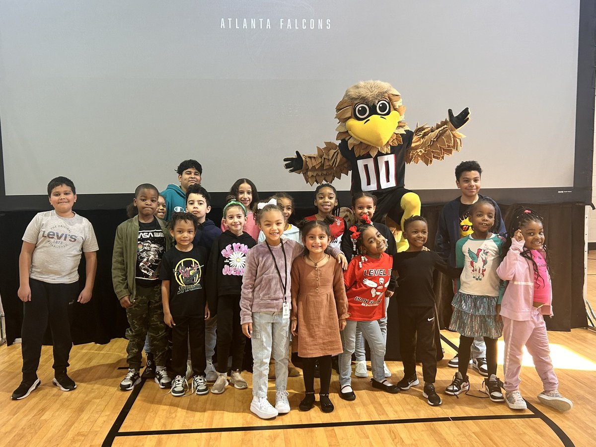 kelsedwards1016's tweet photo. Thank you @FreddieFalcon for coming to @IsonSpringsES ! We had so much fun learning how to RISE UP and celebrating  our Hawks of the Week! 🦅 https://t.co/a3J3MIlGcl