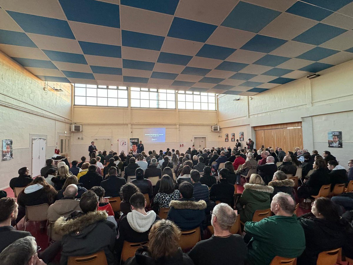 AymericDurox's tweet photo. 🔴 Nous sommes près de 200 cet après-midi à #Jouarre pour assister à la réunion publique animée par @Al_Nikolic consacrée aux enjeux de l’élection européenne à venir.

Qui peut s’asseoir à la table du #RN77 ? 😉

La Seine-et-Marne est en ordre de bataille pour remporter la victoire ✌️ !

#VivementLe9Juin 🇫🇷 💪