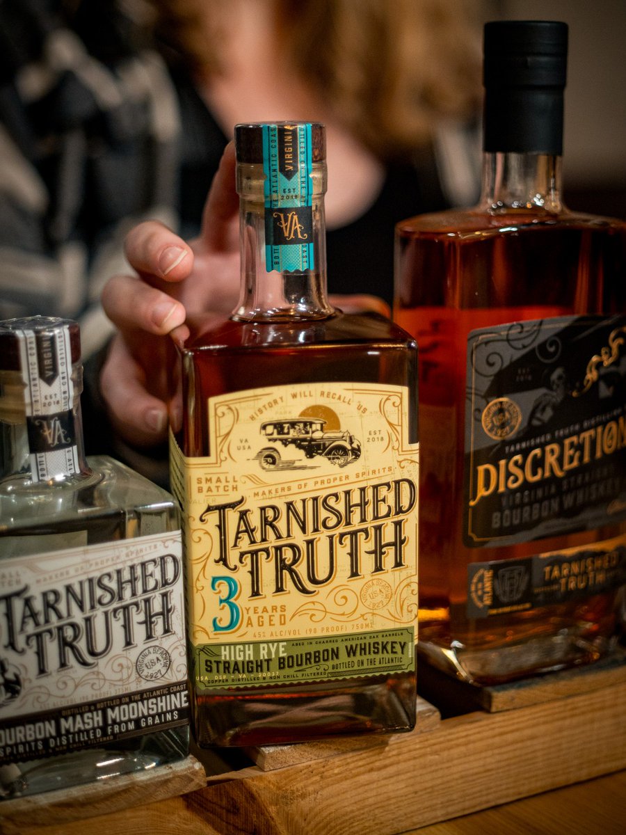 Tarnished_Truth's tweet photo. #DidYouKnow: Rye bourbons + whiskeys are often distinguished by the color green in their labels. It's true! #funfact #ryeday https://t.co/WsBOkfS0UE