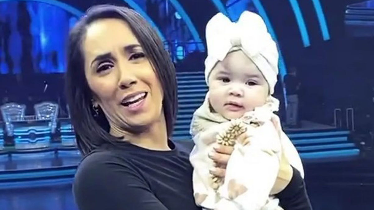 BBC Strictly star Janette Manrara welcomes daughter to the Live show stage in heartwarming clip mirror.co.uk/3am/celebrity-…