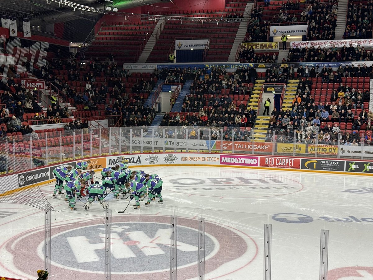 Mika_Arponen's tweet photo. Lauantai-illan huumaa https://t.co/gaOkMSQazn