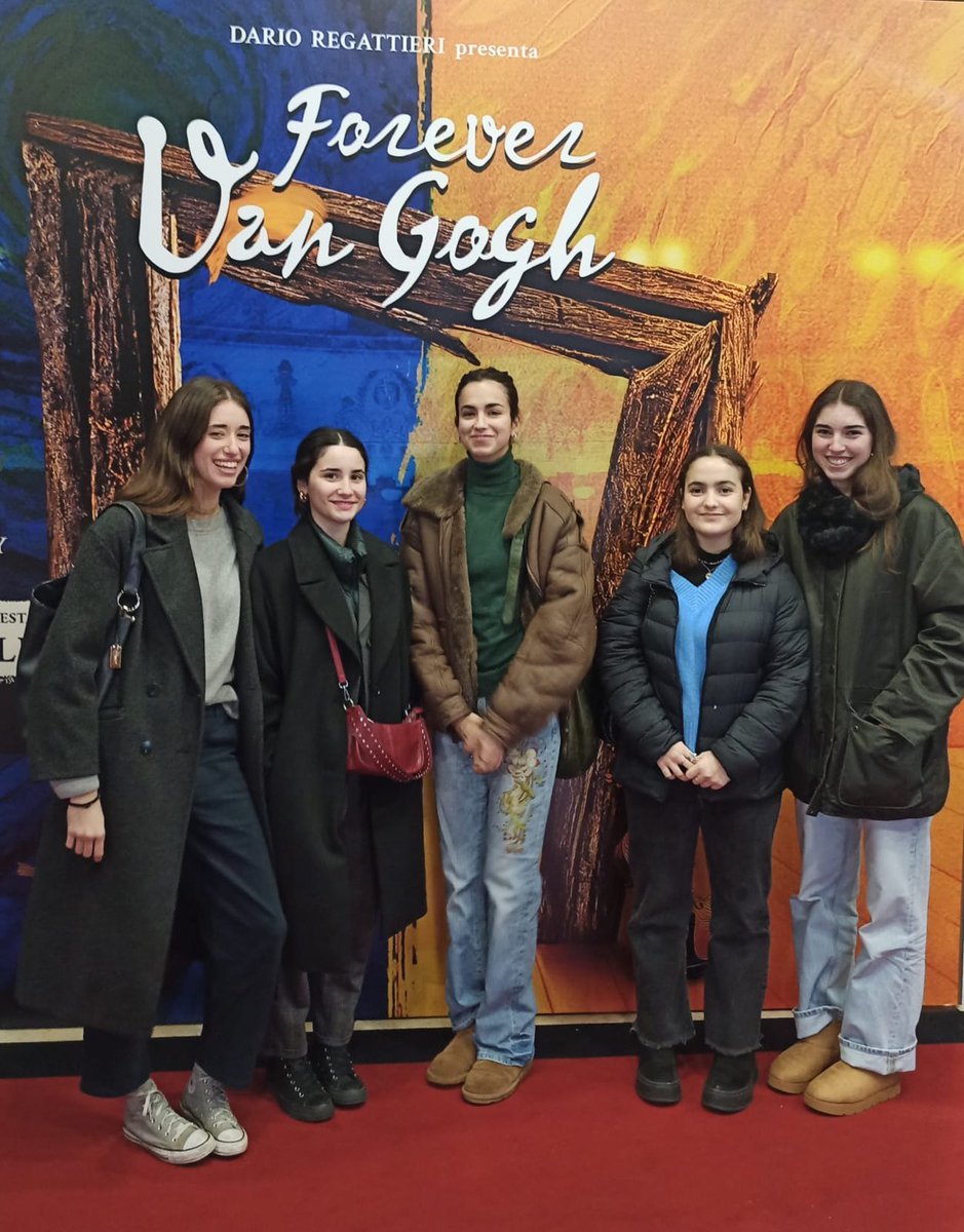 cscrosales's tweet photo. Un grupo de alumnas de 2º #Bachillerato de Historia del Arte disfrutando de la exposición de Van Gogh.
#somosFESofiaBarat #somosSagradoCorazón #Nogrites https://t.co/M8dkwg7s3S