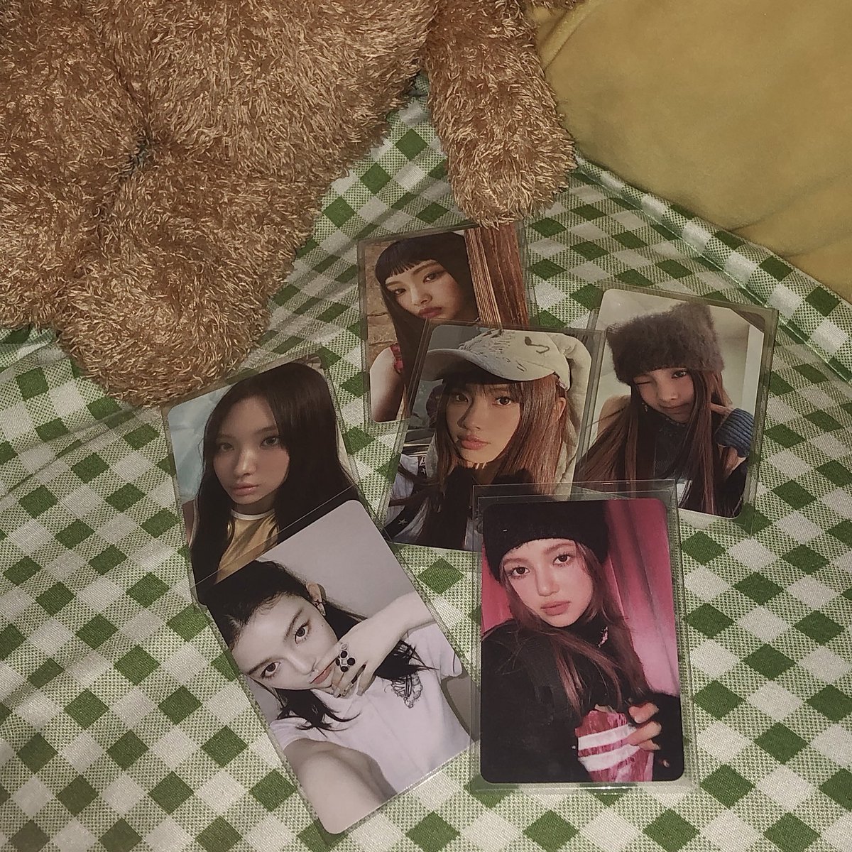 haeryis's tweet photo. wts lfb ph 🎀 newjeans pcs

        RUSH!! (prio payo)
🧸350 set 
— hyein limited bag pc with danielle weverse and other album pcs (all good condi)

comment mine or dm me to claim ! ^^ 

🏷️newjeans ph hyein danielle hanni haerin minji nwjns ador hybe photocard get up omg https://t.co/A30x8GPass