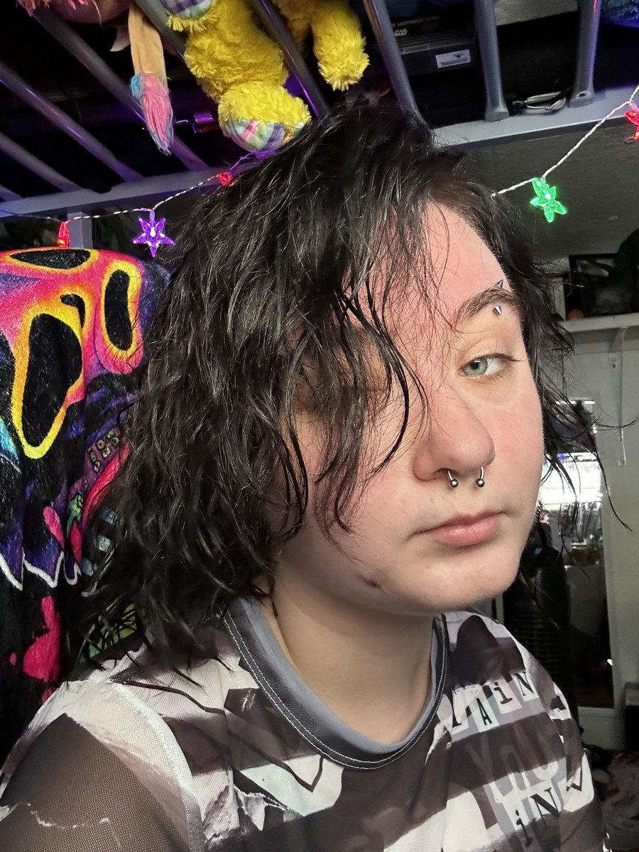 Ive entered a new stage in my hair care era 🫣🥰 Ive started using a diffuser attachment and a mousse and I can see improvement itll only get better from here as I learn how to properly utilize the things