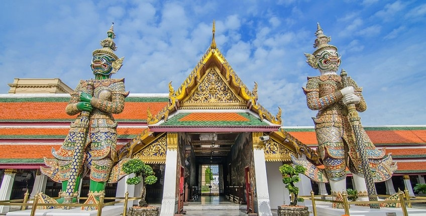 everoc's tweet photo. 🏰✨ Khám Phá Vẻ Đẹp Tinh Khiết và Linh Thiêng Tại Phra Kaew - Chùa Phật Ngọc! #PhraKaewWonder 🌟🙏

🌈 Nơi Linh Thiêng của Thái Lan:
Phra Kaew, hay còn gọi là Chùa Phật Ngọc, là điểm đến tâm linh nổi tiếng và linh thiêng nhất tại Thái Lan. 🇹🇭🕌 #SpiritualJourney

🌟 Kiệt Tác Kiến Trúc:
Kiến trúc độc đáo và tinh tế của Phra Kaew là một kiệt tác nghệ thuật, kết hợp giữa nét truyền thống và hiện đại. 🏰🎨 #ArchitecturalMarvel

🙏 Phật Ngọc Quý Phái:
Bức tượng Phật Ngọc trong chùa được chạm khắc tinh tế từ một khối lớn ngọc, toát lên vẻ quý phái và trang nghiêm. 💎👑 #PreciousBuddha

🌺 Khuôn Viên Rộng Lớn:
Với khuôn viên rộng lớn, Phra Kaew tạo nên không gian yên bình, là nơi lý tưởng để thực hành thiền định và tìm kiếm bình an. 🌳🌺 #SereneSpace

📸 Ghi Lại #PhraKaewMoments:
Chia sẻ những khoảnh khắc đẹp và tâm linh từ chuyến thăm Phra Kaew qua hashtag để kết nối với cộng đồng yêu thích văn hóa. 📷💖

🌟 Du Lịch Tâm Linh:
Khám phá tuyệt vời của Phra Kaew không chỉ là hành trình tham quan mà còn là trải nghiệm tâm linh sâu sắc. 🌟🔮 #SpiritualTravel

🕌 #PhraKaewJourney - Hành Trình Tham Quan Đầy Nghệ Thuật và Linh Thiêng - Khám Phá Nét Đẹp Tuyệt Vời Tại Chùa Phật Ngọc! 🏰🌈 #SacredArtistry