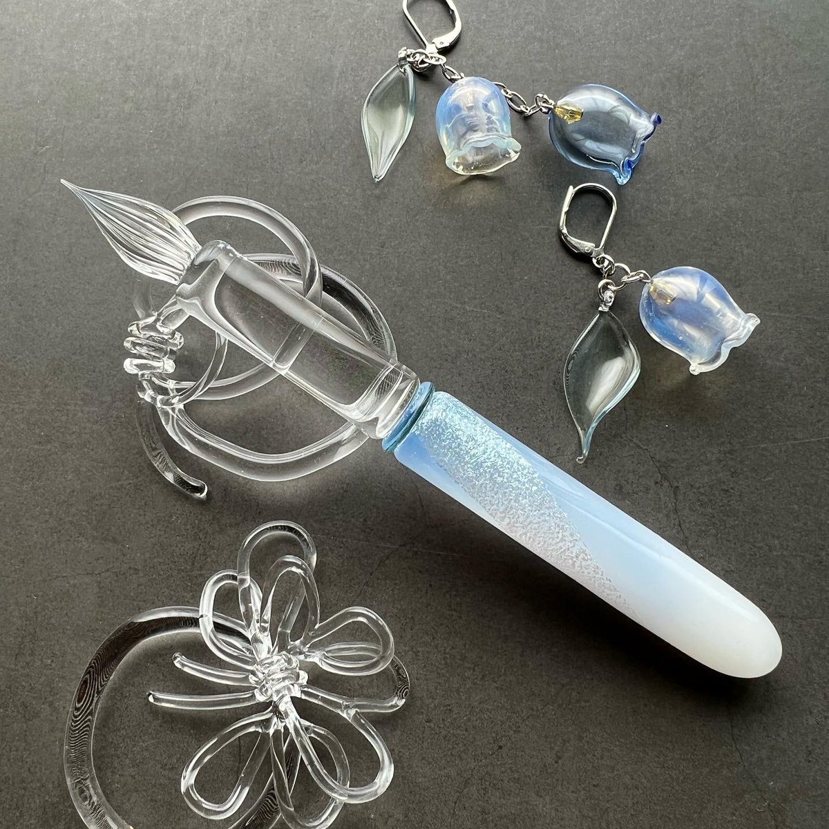 色華硝子工房2周年！
皆様のおかげで無事迎えることができました🙌
これからもガラスペンを通してガラスの楽しさをお伝えできたらと思います😊
2周年記念に #色華硝子 でポストしていただけると嬉しいです☺️