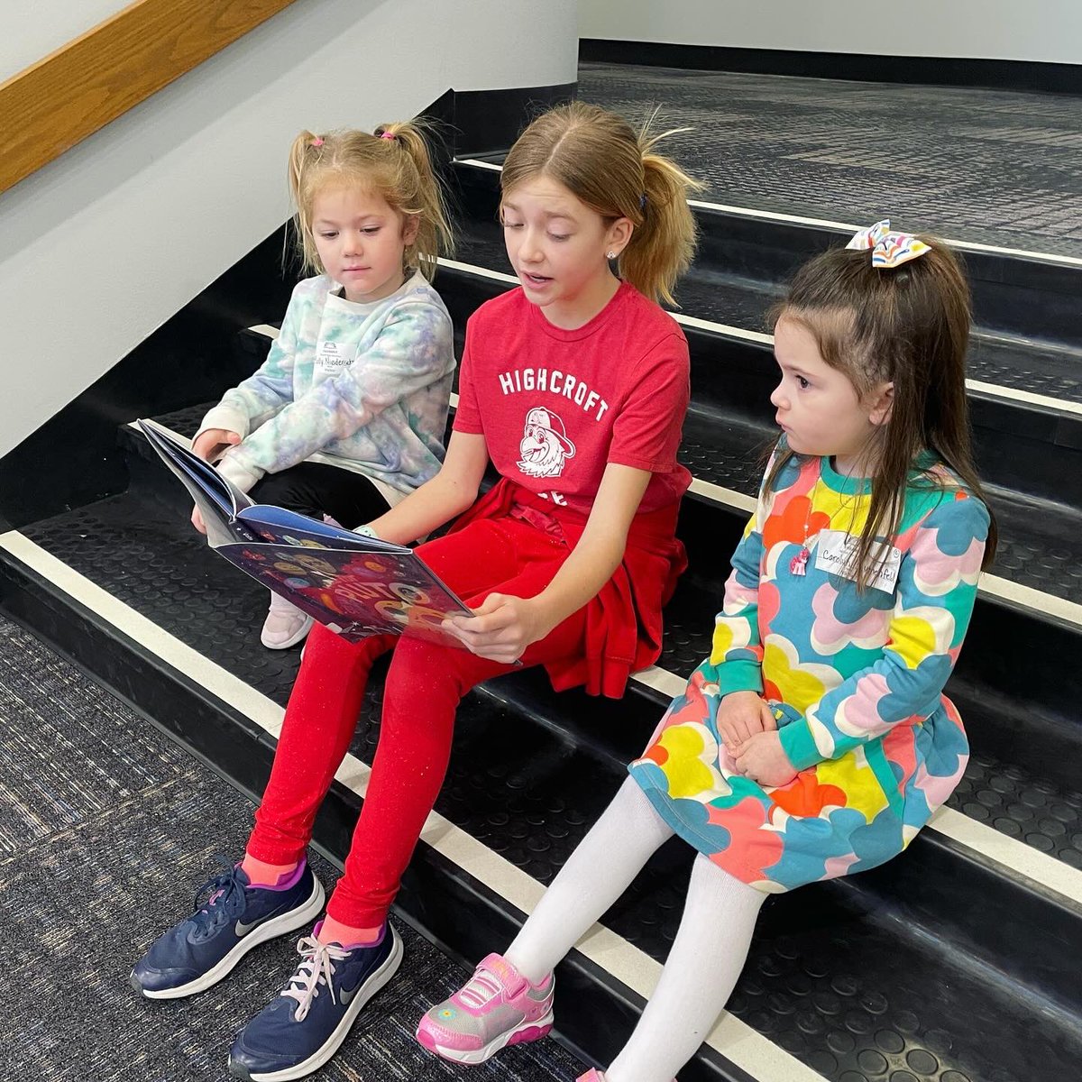 HighcroftRidge's tweet photo. We welcomed our future Redhawks into our “nest” during our “Visit Your Elementary” event.  It was magical seeing our 4th grade students step up to be leaders for our youngest, incoming Redhawks! We can’t wait for them to join us for good in ‘23-‘24!❤️🖤 https://t.co/d410WG4GkX