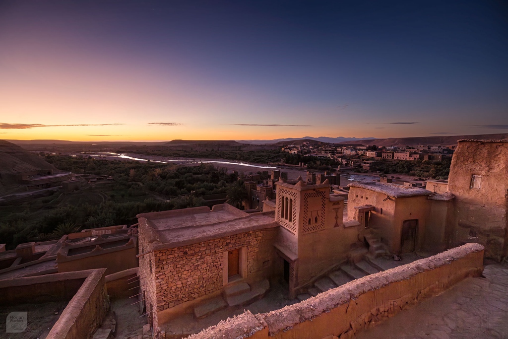 Sunrise in the small village of #Aït-Ben-Haddou in #Morocco. We climbed the Kasbah while it was still dark and scouted good spots for the #sunrise. 

#adventure #photographer #travel #wanderlust #landscapes #canon #kasbah #travelMorocco #scenicsunrise #beauty