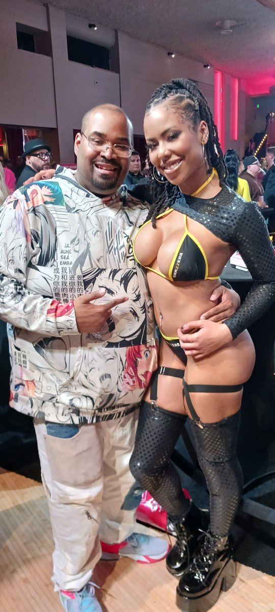Maxkorp's tweet photo. Bae, you know you fine
Bae, you know you fine, don't you? @thekiranoir got me feelin'' like Skilla Baby👍🏾she Gorgeous 😍 definition of baddie. She's Just 🔥 https://t.co/zZWDerKyaN