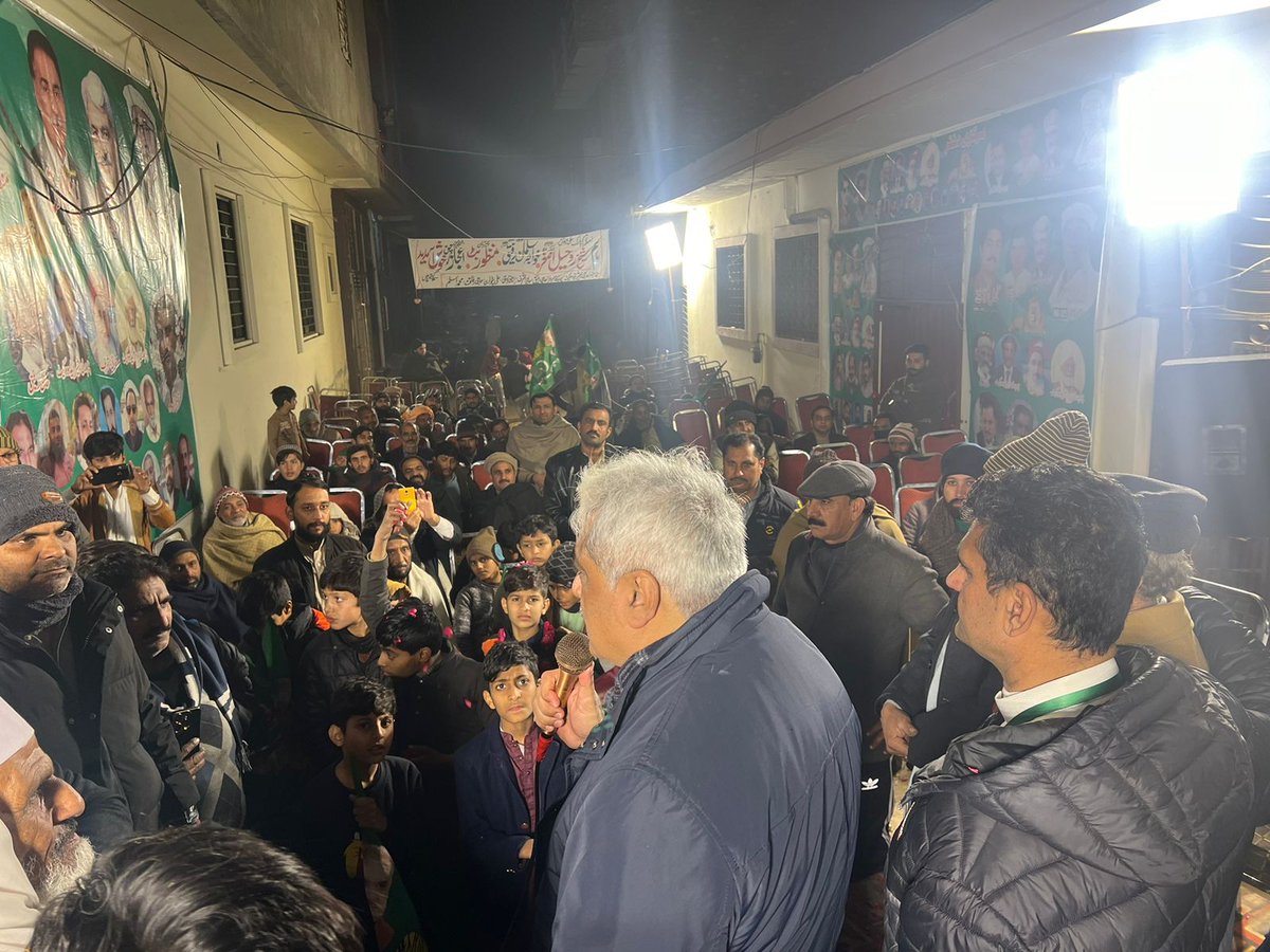SalmanRafiquePK's tweet photo. سابق وزیر صحت پنجاب خواجہ سلمان رفیق کی پی پی 153 یونین کونسل 146 میں چیئرمین منظور بٹ کے ہمراہ کارنر میٹنگ کی۔ الیکشن کے حوالے سے سرگرمیاں تیز کرنے کی ہدایت۔
#khawajasalmanrafique #election2024Pakistan #PMLN #VoteSherKa #PP153 https://t.co/zhfO8rudwR