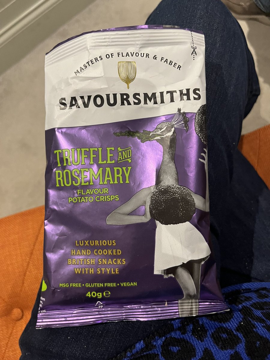 lyndamcar10's tweet image. These are rather yummy 🤤 #vegan #poshcrisps #HotelduVin
