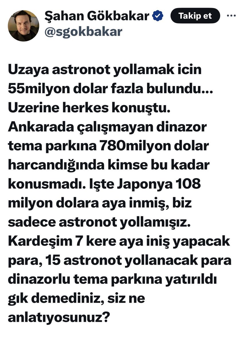 06melihgokcek's tweet photo. SİNEMA TARİHİMİZİN GELMİŞ GEÇMİŞ EN BÜYÜK ŞAKLABANI
RECEP İVEDİK AKLINCA YORUM YAPMIŞ…

ULAN BEN ANKAPARK’I BİTERMEK ÜZEREYKEN BİZ SENLE TELEFONLA GÖRÜŞMEDİK Mİ?

BEN SANA; “Şahan gel yeni filmini ANKAPARK’DA çek. Sana her türlü imkanı sağlayalım. Türkiye ANKAPARK’ı tanısın.” DİYE TEKLİF EDİNCE; “Tamam başkanım, düşünelim, neden olmasın” DİYEN SEN DEĞİL MİSİN?

O TARİHTEN BU TARİHE NE OLDU ŞAKLABAN?

DİYECEKSİN Kİ; “BEN ŞAKLABANDIM DA NİYE TEKLİF ETTİN?”
ŞAKLABANLIĞINDAN ANKARA DA YARARLANSIN İSTEDİK 
O KADAR…

EĞER ANKAPARK DEVAM ETSEYDİ DİNOZORLARIN ARASINA SENİN AŞAĞIDAKİ FOTONDAN BİR ROBOTUNU YAPTIRACAKTIK.🔻
İNANIYORUM Kİ DİNOZORLARDAN DAHA ÇOK İLGİ ÇEKECEKTİN…

TWEET ALEMİ 
HARBİ DAHA ÇOK 
İLGİ ÇEKERMİYDİ, ÇEKMEZMİYDİ?

HA iVEDİK, BU ARADA ANKAPARK 780 MİLYON DOLARA MAL OLDU DEMİŞSİN.
İSPAT EDERSEN HER SÖYLEDİĞİNİ KABUL EDERİM. EDEMEZSEN ŞEREFSİZLİĞİ KABUL EDER MİSİN?
