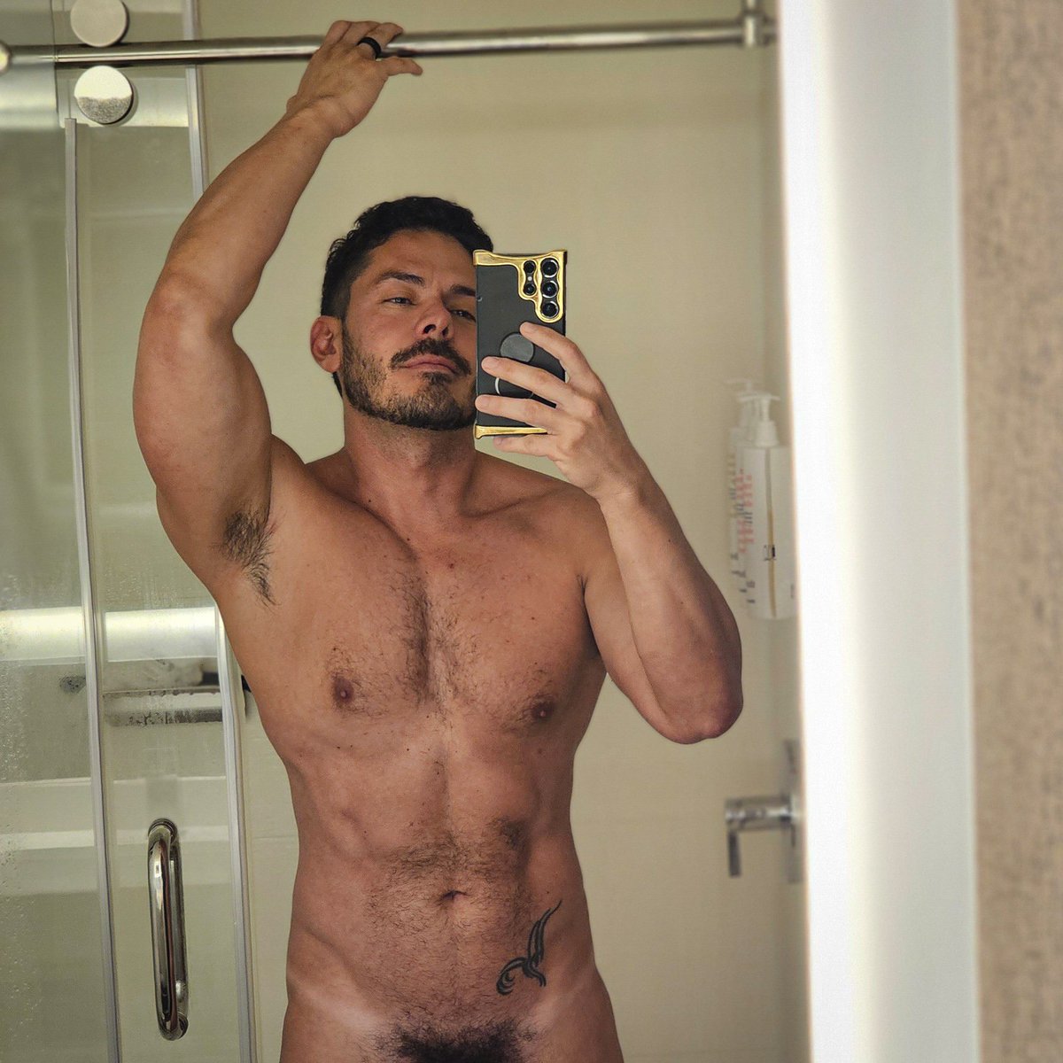 hotbttm's tweet photo. Come to take a shower with me https://t.co/D4lpQYtAJT