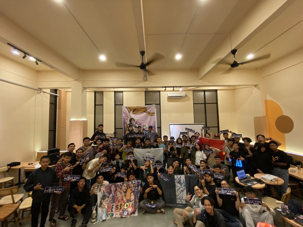 kazuukeyy's tweet photo. Terima kasih buat teman-teman @48FansPontianak udah meramaikan last show Chika walau hanya bisa dari jauh. Terima kasih juga untuk @NAVY_INA yang telah mengijinkan kami untuk buat project kecil dari ini. Tak lupa support dari @Yc_westborneo juga!

#WeAchievedVictory 
#VICTORY https://t.co/yu8VZvJQrm