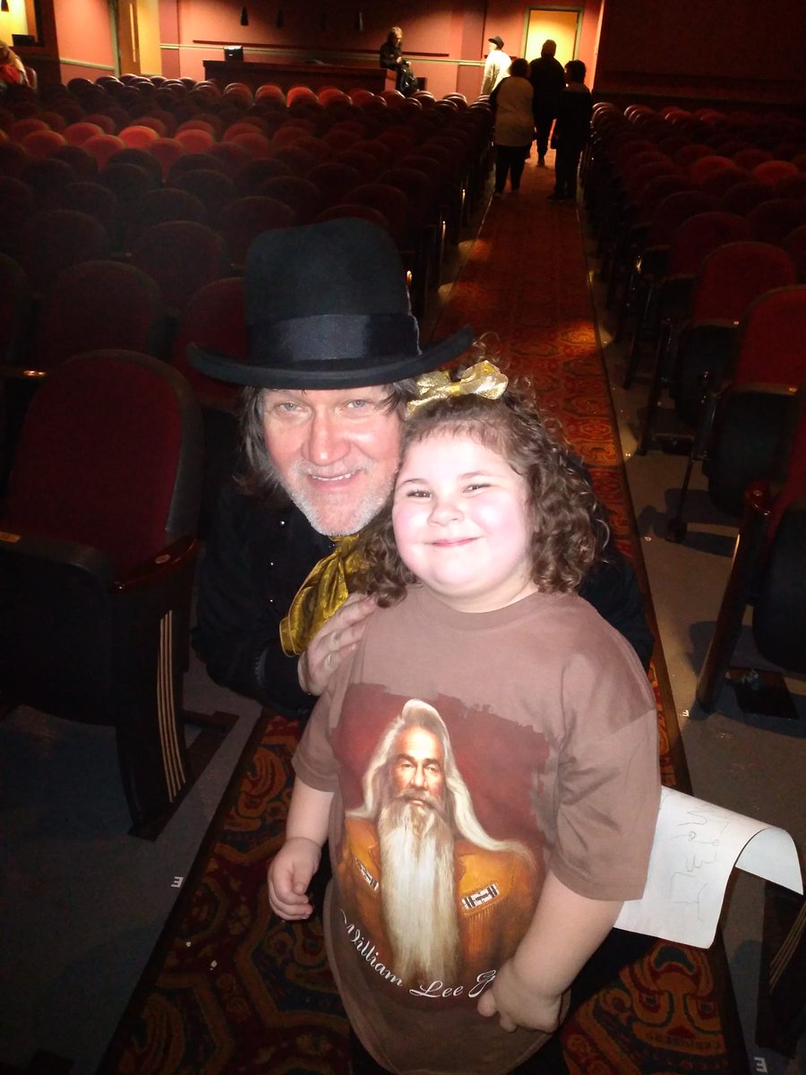 MarkScarberry1's tweet photo. My Emily loves her #PrettyHat @wlgolden but she also loves her @thechrisgolden and @RustyGolden!!! Can she get some Happy 5th Birthday wishes from her @wlgthegoldens https://t.co/rt1nDOCz70