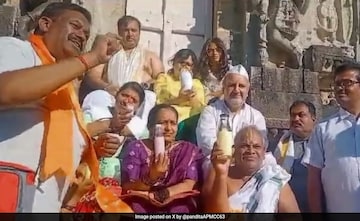NewsAlgebraIND's tweet photo. BIG BREAKING NEWS 🚨 Tanveer Ahmed & his team from POK send holy Water from PoK's Sharda Peeth Kund to Ayodhya via UK. HISTORY CREATED 🔥🔥
The Sharda Sarvagnya Peeth is inaccessible since 1948.
It was sent through a chain of carriers, to be used in the Ram temple consecration ceremony