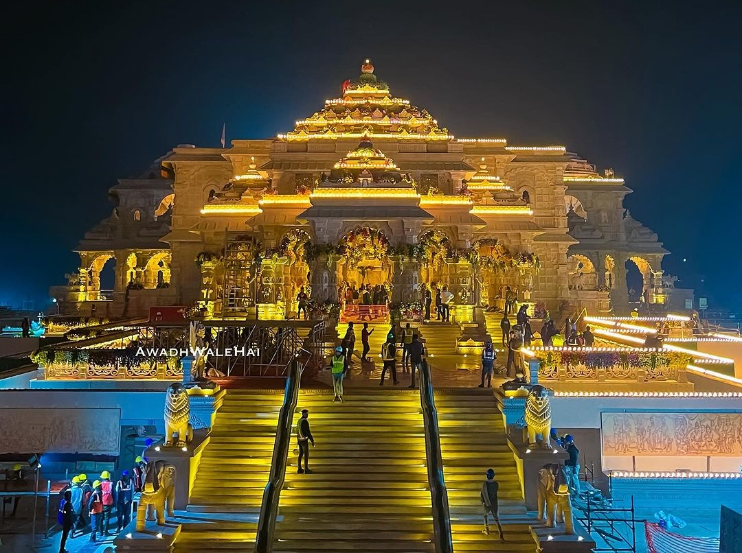 NewsAlgebraIND's tweet photo. BIG BREAKING NEWS 🚨 Tanveer Ahmed & his team from POK send holy Water from PoK's Sharda Peeth Kund to Ayodhya via UK. HISTORY CREATED 🔥🔥
The Sharda Sarvagnya Peeth is inaccessible since 1948.
It was sent through a chain of carriers, to be used in the Ram temple consecration ceremony