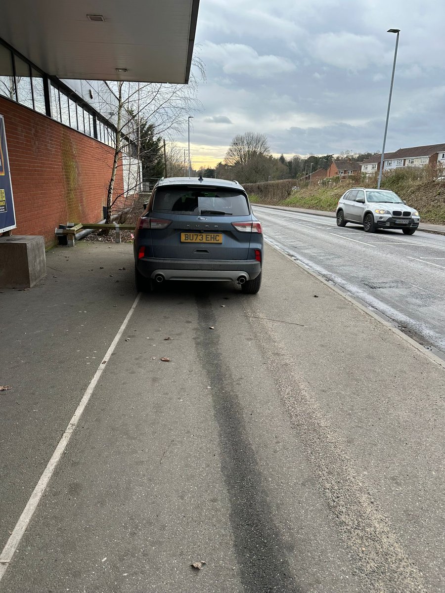 Al_BaylissLD's tweet photo. Good grief! The level of selfishness &amp; entitlement is off the scale here. This is outside the Aldi in London Road, Bishopdown, in my ward, and why we need segregated cycle lanes not  pathetic painted shared usage paths! #salisbury @SouthWiltsCPT @wiltscouncil @journalupdate https://t.co/gF84RlDTGi